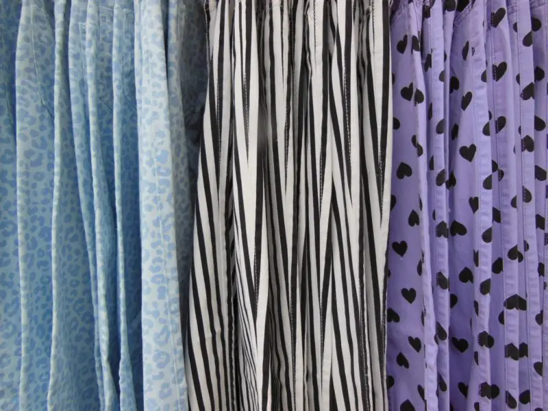 Jakiego rodzaju tkaniny użyć na zasłony? 7 najlepszych wyborów!
