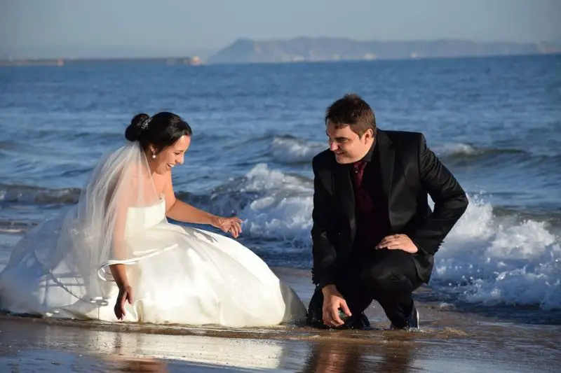 W co się ubrać na wesele na plaży dla mężczyzn: Przewodnik po strojach męskich